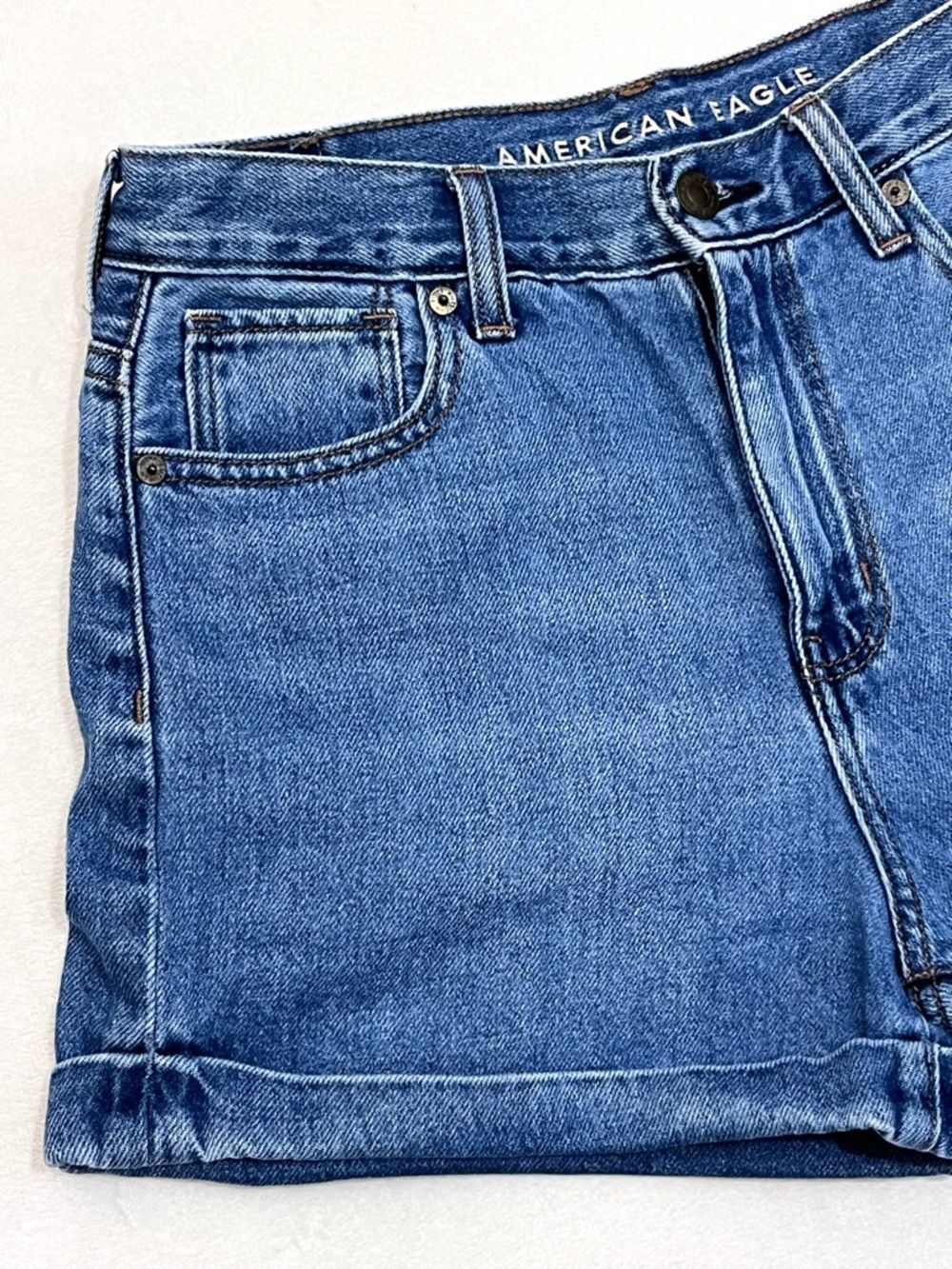 American Eagle Outfitters Women’s Mom Short Blue Denim Cuffed Jean Shorts Size 4 - Picture 2 of 16
